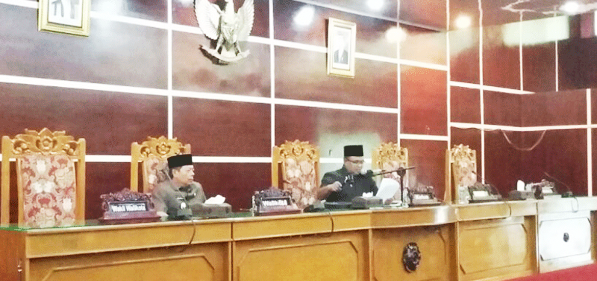 -- Waka II DPRD Kota Bengkulu Yudi Darmawansyah memimpin rapat paripurna --