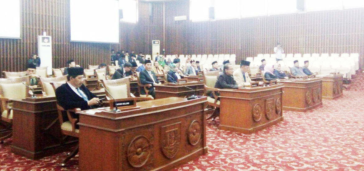 -- Amggota DPRD Provinsi Bengkulu mengikuti paripurna --