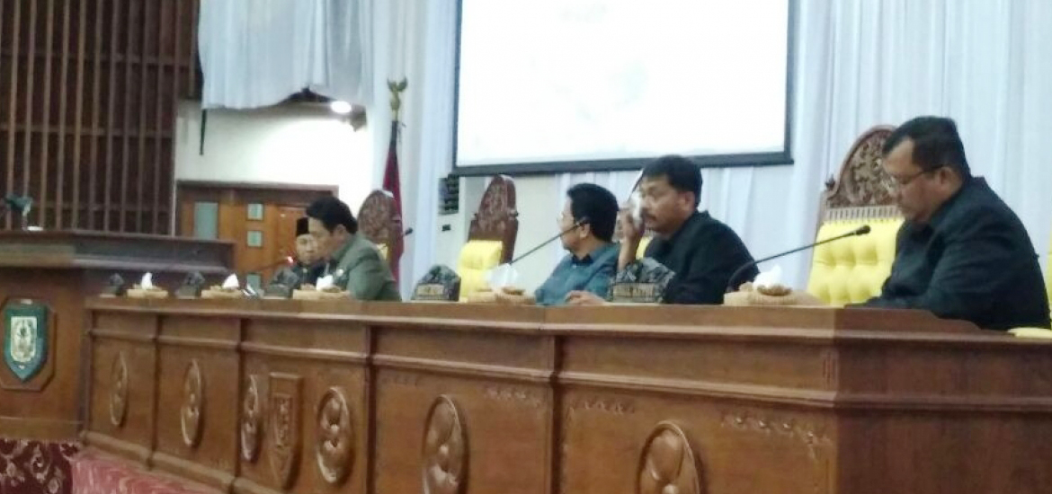 Ketua DPRD Ihsan Fajri Memimpin Rapat Paripurna