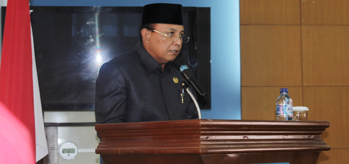 Perwakilan Fraksi menyampaiakn pendapat akhir terhadap tiga raperda