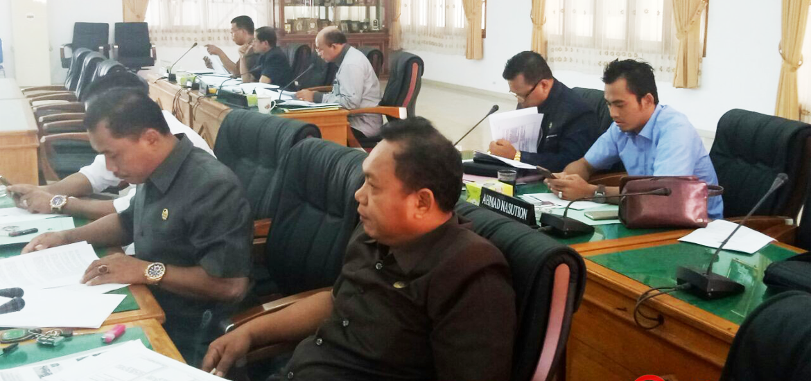 -- Dewan Bengkulu Utara serius menanggapi usulan raperda magrib mengaji --