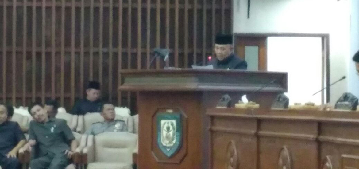 Sekda Provinsi Bengkulu Nopian Andusti mewakili eksekutif Provinsi Bengkulu