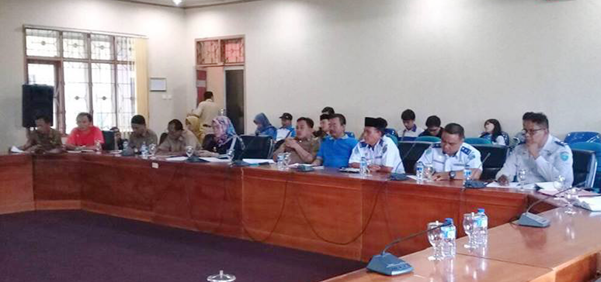 -- Dari Disperindag dan Dinas Lingkungan Hidup Kota Bengkulu juga mengikuti hearing --