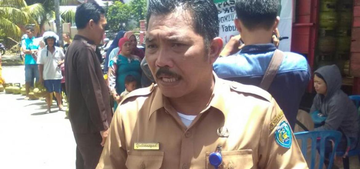 Petugas Disperindag Kota Juliansyah
