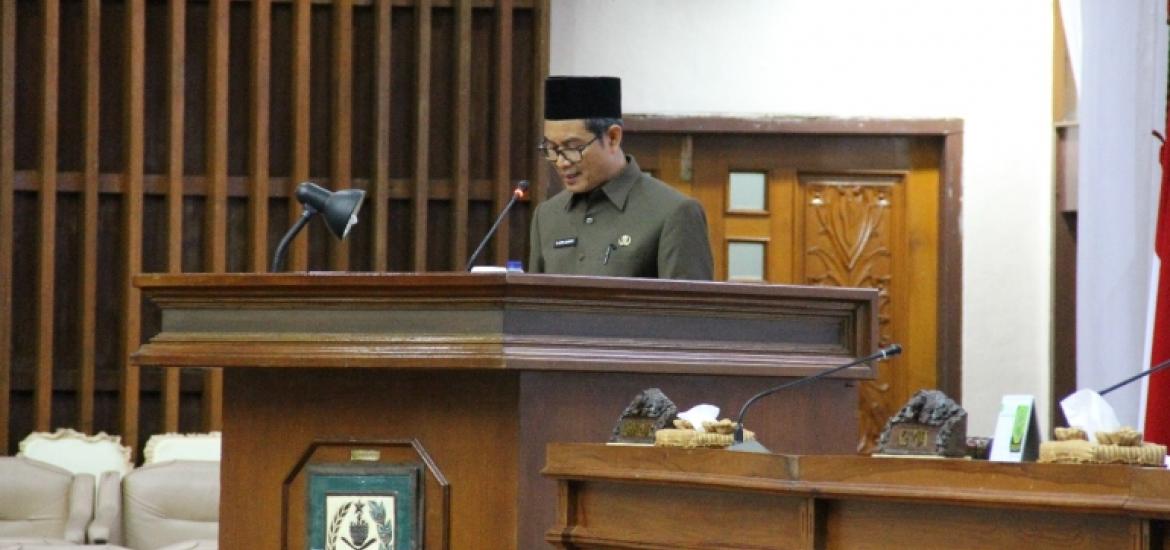 Paripurna dengan agenda Nota Penjelasan Gubernur Bengkulu Atas Usulan Terhadap 5 Rancangan Peraturan Daerah (Raperda)