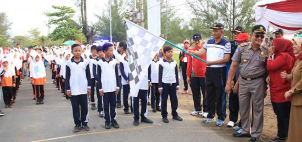 Pemkot Bengkulu menggelar bermacam lomba. Salah satunya, lomba gerak jalan di Sport Center, Pantai Panjang, Selasa (15/08/2017)