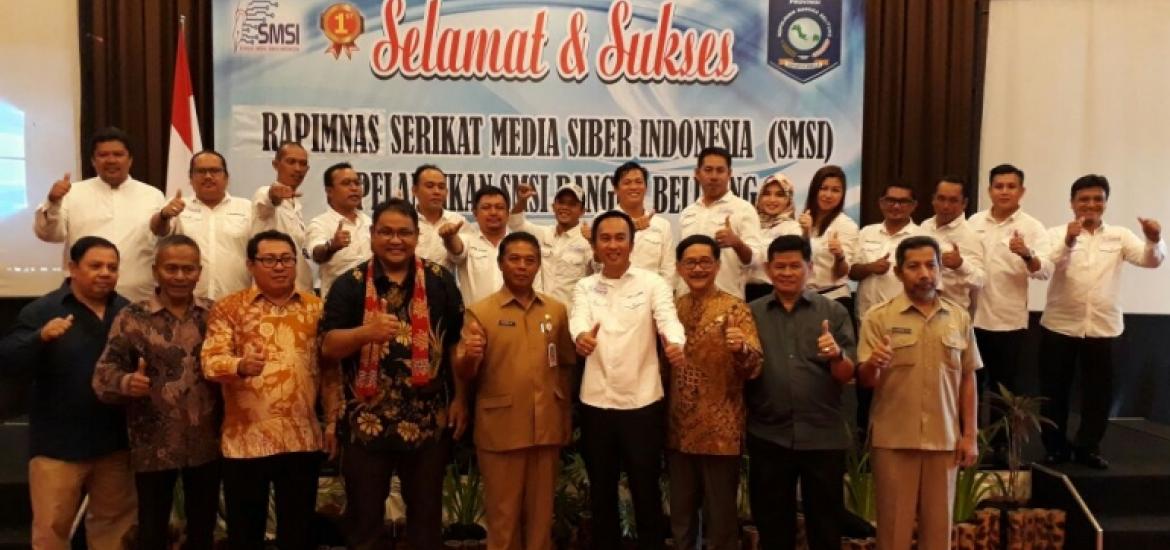 Foto bersama usai pembukaan Rapimnas SMSI dan pelantikan pengurus SMSI Bangka Belitung, Selasa (10/10/2017)