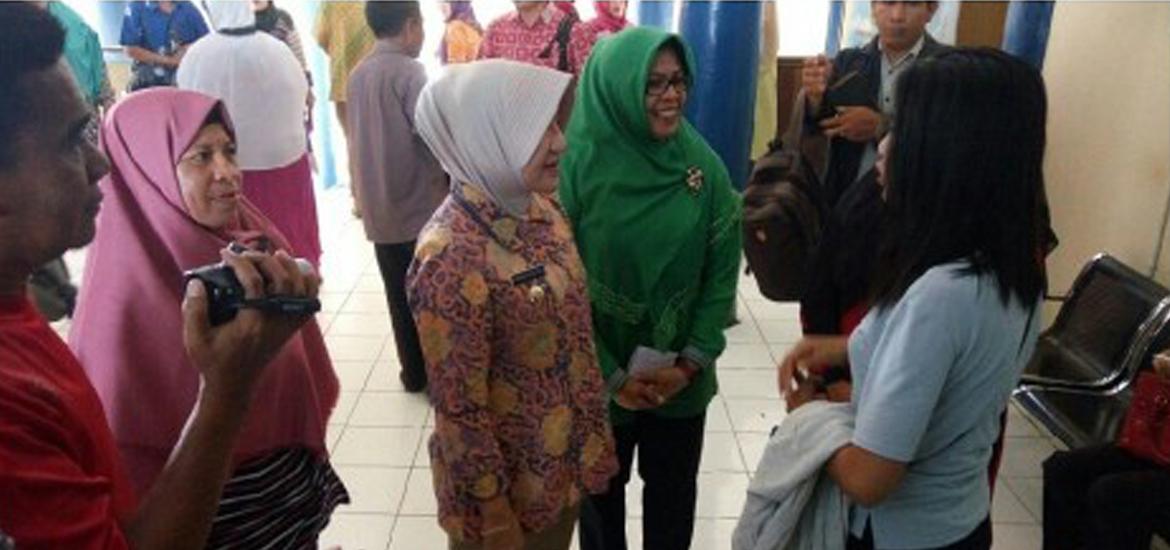 Wawalikota Bengkulu berkunjung  ke sejumlah sekolah terkait proses penerimaan peserta didik baru (PPDB)