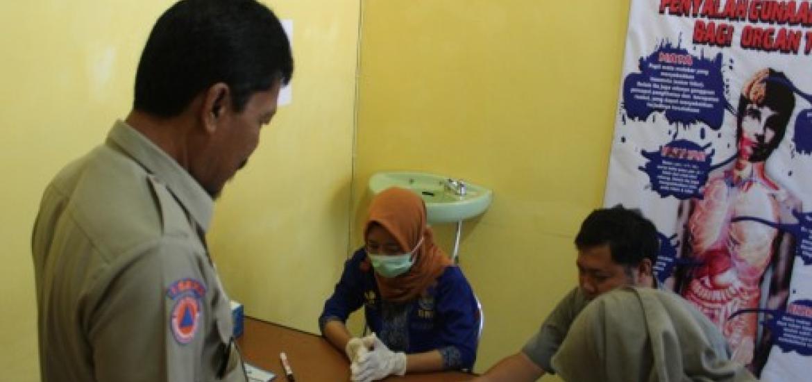 BNN Kota Bengkulu melakukan tes urine kepada seluruh PNS di BPBD Kota Bengkulu