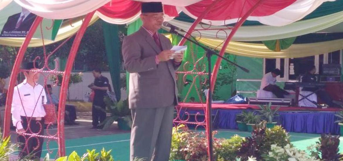 Kakanwil Kemenag Bengkulu Drs.H. Bustasar, MS. M.Pd