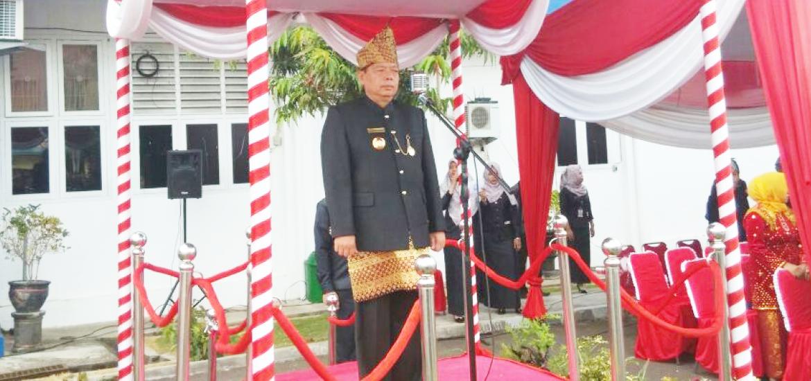 Penjabat Walikota Bengkulu Budiman Ismaun bertindak sebagai inspektur upacara memperingati hari jadi Kota Bengkuu ke 299