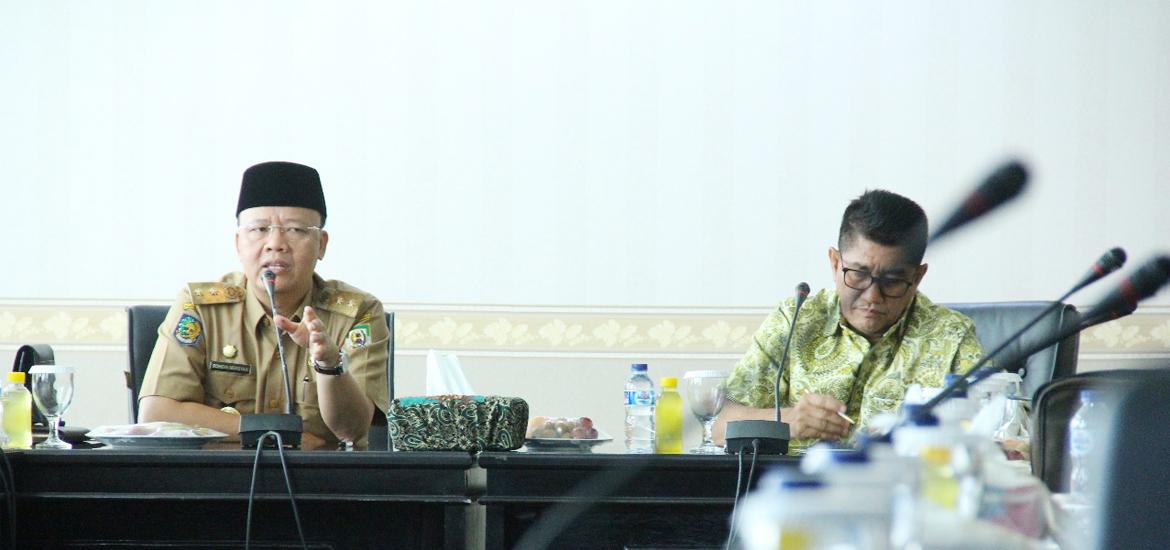 Rapat terkait Pengelolaan Mess Pemda Provinsi Bengkulu, di Ruang Rapat Rafflesia Kantor Gubernur Bengkulu, Selasa (20/03/2018)