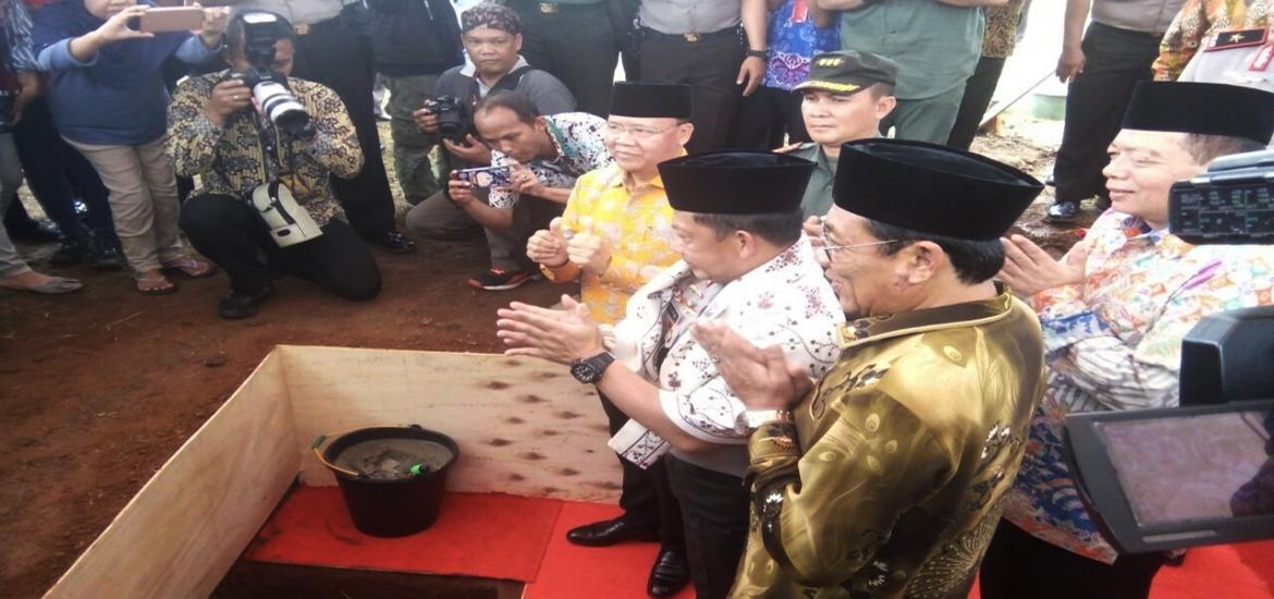 Kapolri Jenderal M. Tito Karnavian saat letakkan batu pertama perluasan gedung Polda Bengkulu 