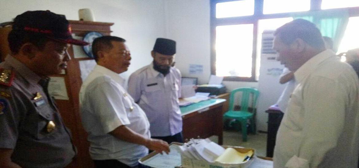Penjabat Walikota Budiman Ismaun saat sidak ke Kantor Dukcapil 