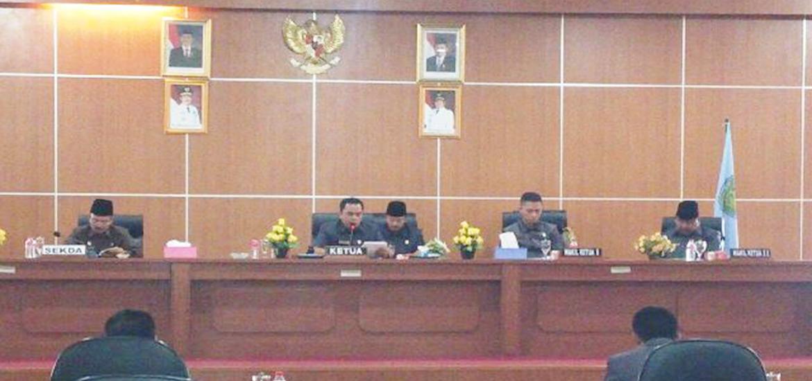 Paripurna DPRD Benteng Tentang Raperda Inisiatif Tenaga Kerja Lokal dan Raperda Tentang Perpu No 01 tahun 2015 Tentang Pemilihan Kepala Desa