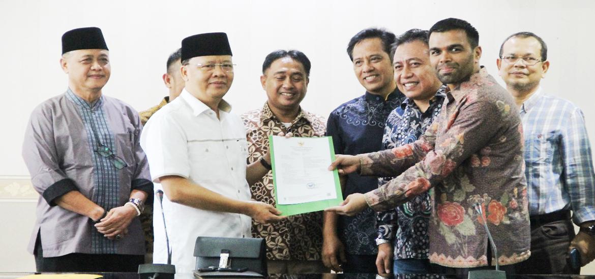 Rapat Pertemuan dengan Calon Investor Pabrik Minyak Goreng di Lokasi KEK Pelabuhan Pulau Baai, di Ruang Rapat Rafflesia Kantor Gubernur Bengkulu, Jum’at (25/05/2018)