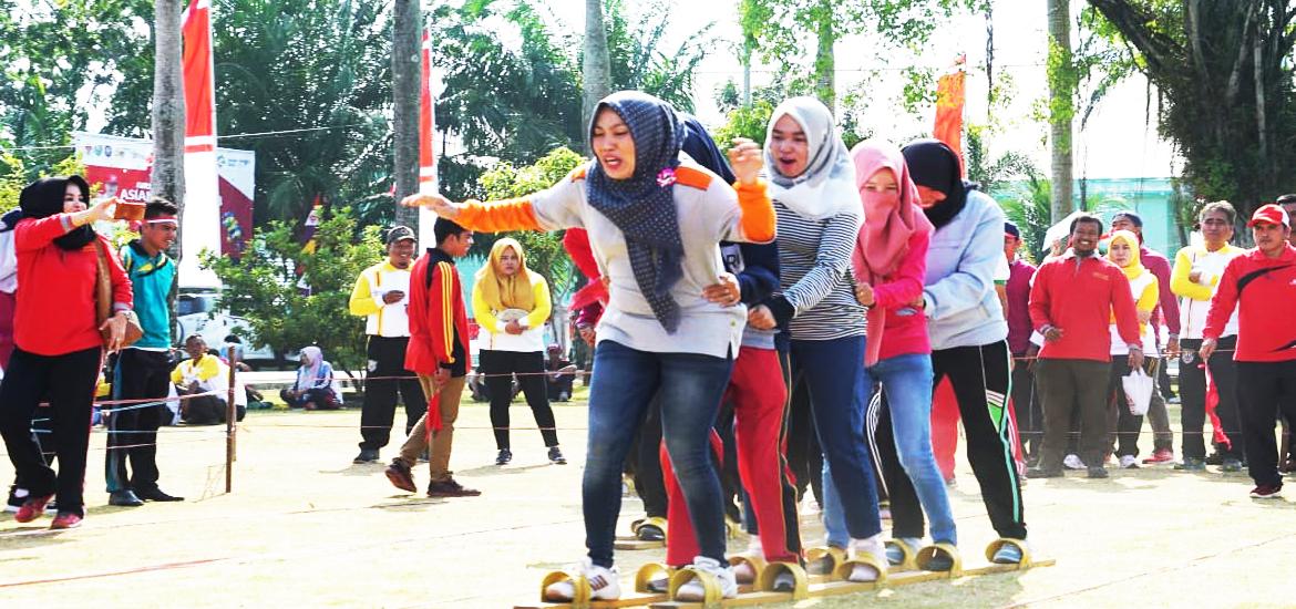  Jurnalbengkulu.com - Menjelang penringatan Hari Kemerdekaan Republik Indonesia ke-73 Pemerintah Provinsi Bengkulu gelar berbagai permainan tradisional soerti, terompa panjang, dagongan, tarik tambang serta balap karung.