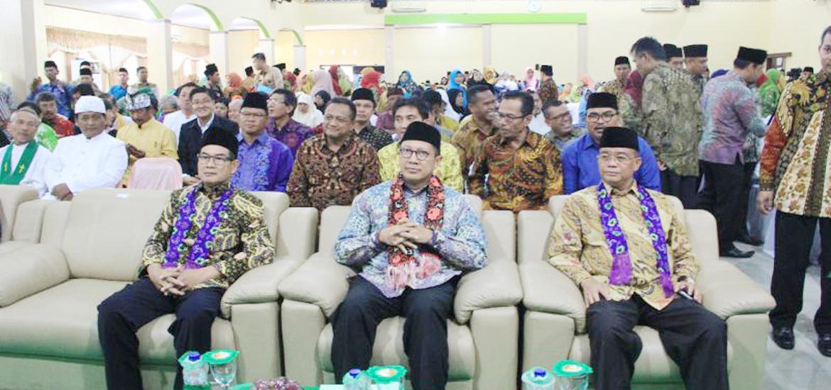 Kepala Kementerian Agama Provinsi Bengkulu Bustasar bersama Menag RI Lukman Hakim