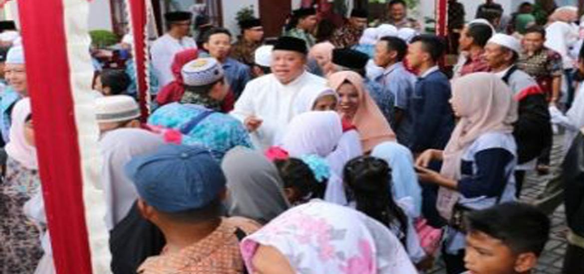 Bupati Mukomuko Choirul Huda beserta Istri Ibu Nana sambut jamaah haji mukomuko