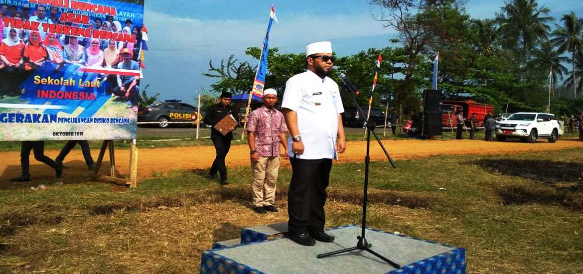 Walikota Bengkulu Helmi Hasan yang menjadi Inspektur Upacara dalam apel akbar siaga bencana