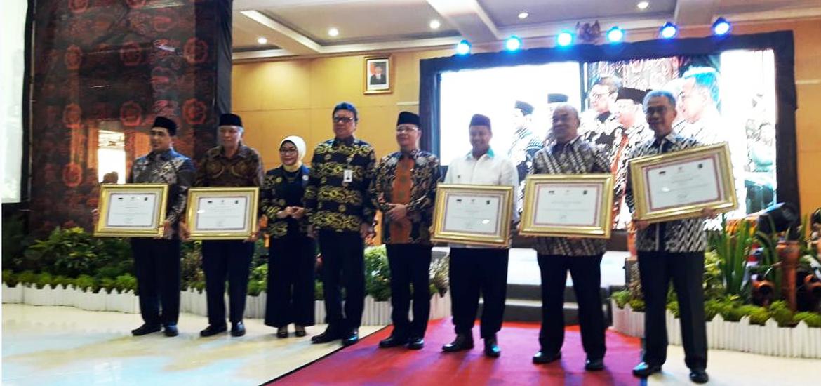 Penyerahan penghargaan kepada 5 Pemda Provinsi dengan predikat   memuaskan kriteria telah menindaklanjuti Rekomendasi pengawasan 60 hari sejak LHP