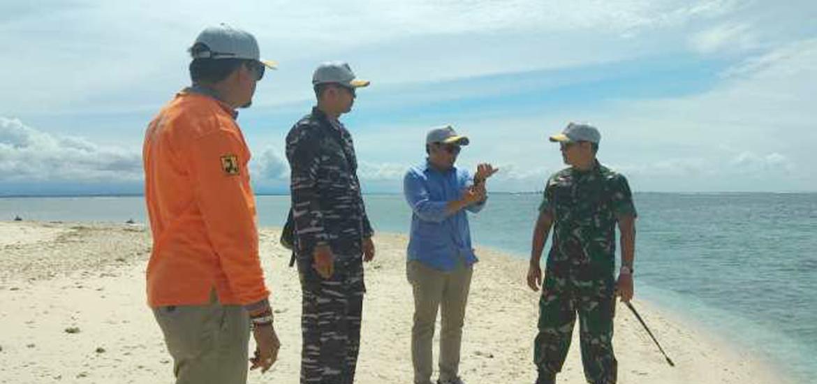 Wawalikota Bengkulu Dedy Wahyudi saat meninjau Pulau Tikus