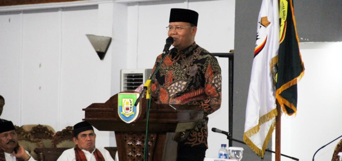 Gubernur Bengkulu Rohidin Mersyah menghadiri pelantikan Dewan Perwakilan Wilayah Ikatan Alumni Universitas Negeri Padang