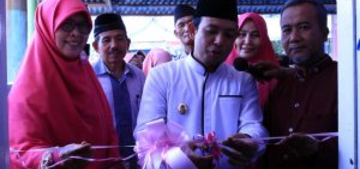 Wawalikota Bengkulu Dedy Wahyudi meresmikan Hug, Opportunity, Mentality, and Education