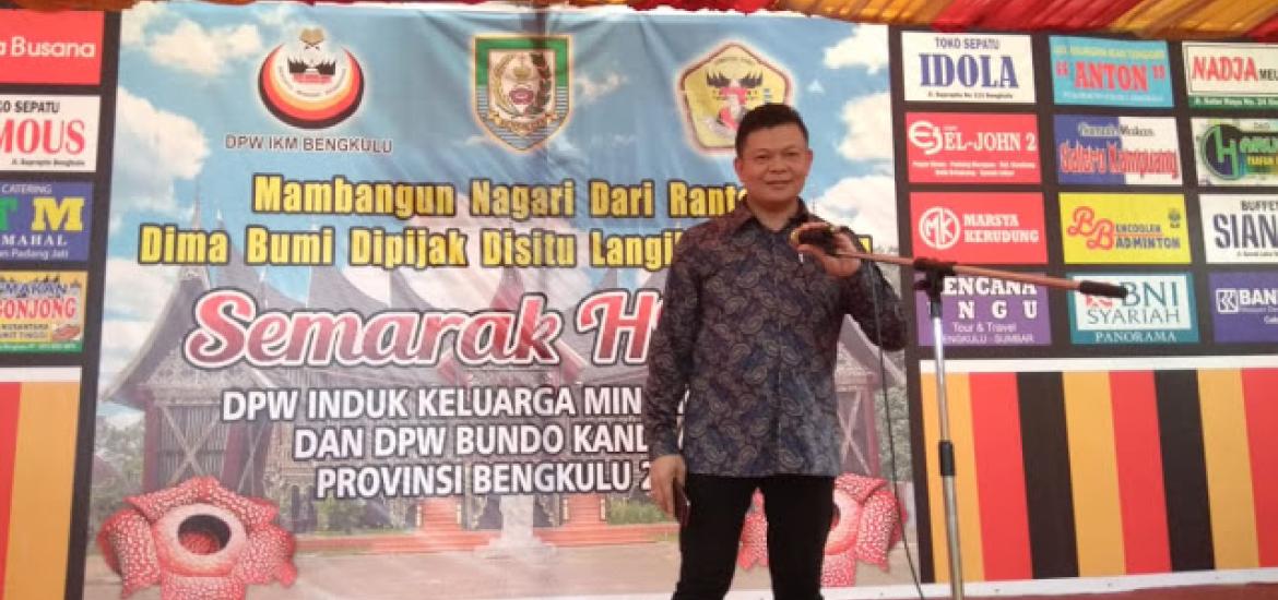Syofyan Akmal saat HUT DPW Induk Keluarga Minangkabau dan DPW Bundo Kanduang Provinsi Bengkulu