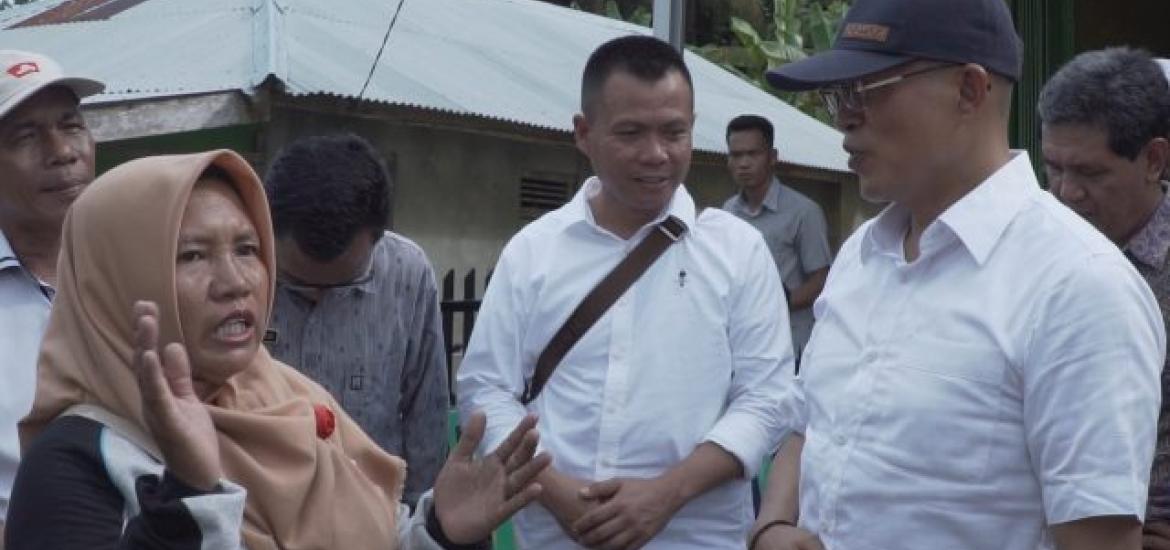 Gusnan Mulyadi bersama warga Bunga Mas Bengkulu Selatan