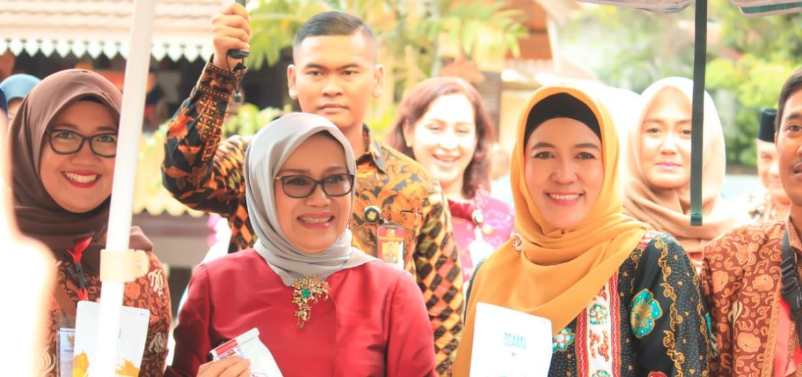 Kunjungan Ketua Umum Dewan Kerajinan Nasional Mufidah Jusuf Kalla ke pusat industri kreatif Dekranasda Provinsi Bengkulu