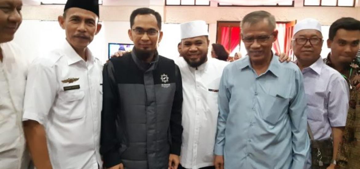 Walikota Bengkulu Helmi Hasan tiba di Bengkulu bersama Ustaz Adi Hidayat, Drs Hajriyanto Y Tohari, MA (Dubes RI untuk Lebanon), dan Ketua Umum Pengurus Pusat Muhammadiyah Prof. Haedar Nasir,