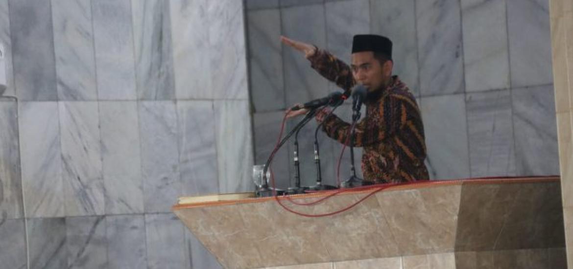 Ustaz Adi Hidayat saat Tabligh Akbar dalam rangka Tanwir Muhammadiyah di Masjid Akbar At Taqwa