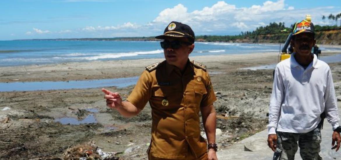 Dinas Lingkungan Hidup dan Kebersihan Bengkulu Selatan, rutin menggelar kebersihan pantai