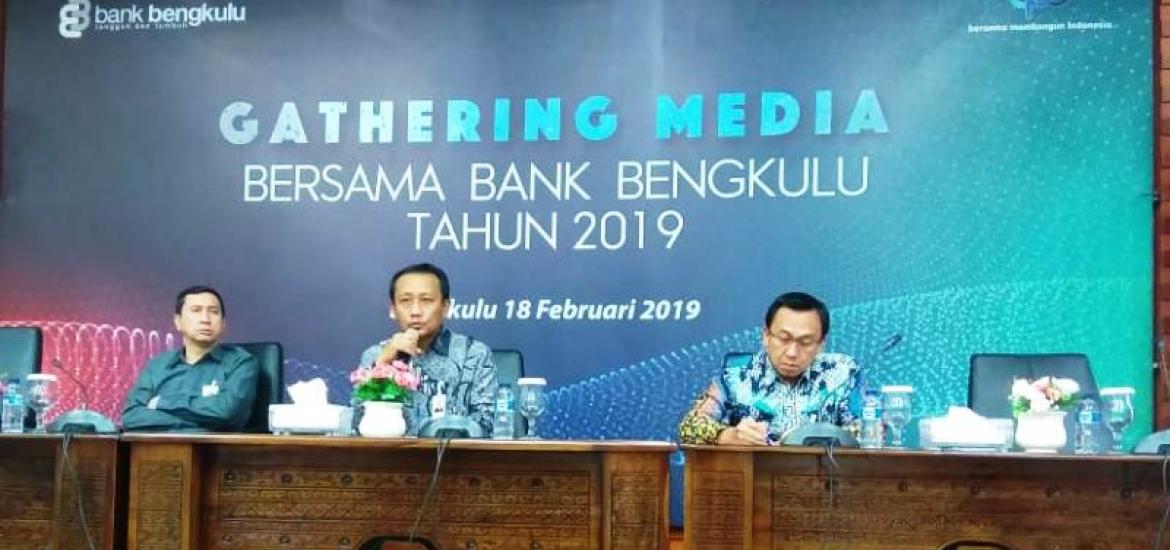 Direktur Utama Bank Bengkulu Agus Salim menyampaikan sambutan