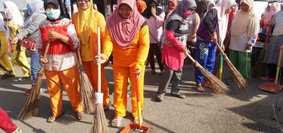 kegiatan Kerja Bakti yang diikuti personel TNI-Polri di Bengkulu Selatan dalam rangka memperingati HPSN