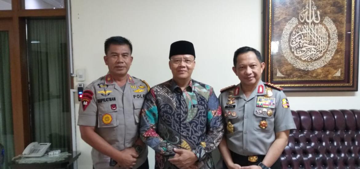 Gubernur Rohidin Mersyah bersama Kapolda Bengkulu, Brigjen. Pol. Supratman silaturahmi ke Rumah Dinas (Rumdin) Kapolri Jendral Tito Karnavian