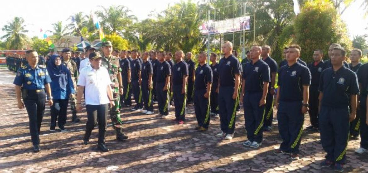 Sebanyak 183 personil Pemadam Kebakaran Kota Bengkulu ikuti pelatihan penyelamatan kebakaran & bencana lainnya, di Lapangan Pangkalan TNI Angkatan Laut (Lanal) Bengkulu