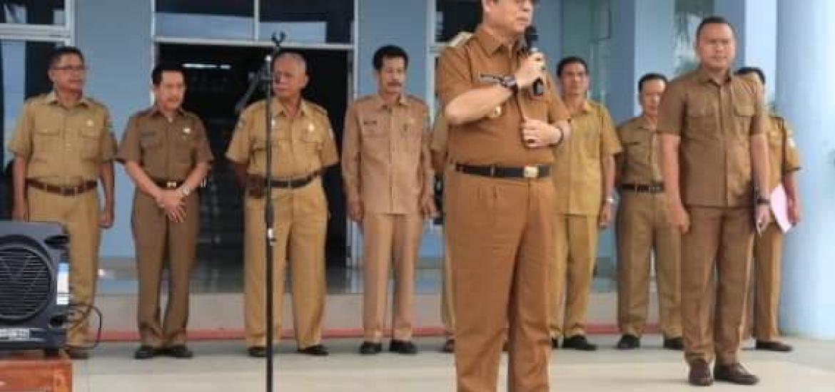 Bupati Seluma H. Bundra Jaya melepas keberangkatan Tim Sepakbola PS Seluma U-17