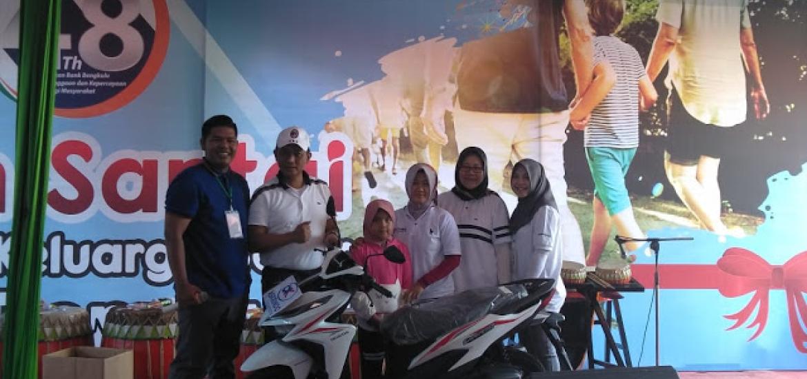 Bank Bengkulu berikan hadiah kepada peserta jalan santai