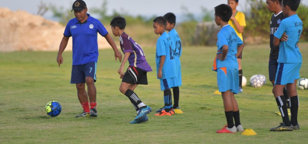 Lapangan Sepak Bola Desa Kutuh Jadi Lirikan Dunia