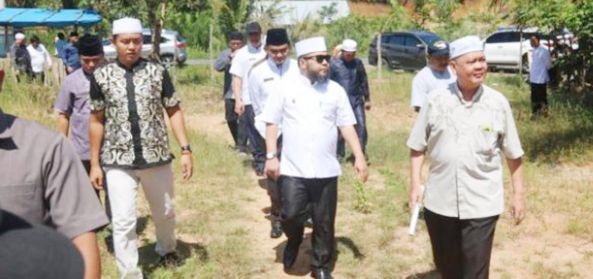 Walikota Bengkulu Helmi Hasan tinjau tanah hibah yang diberikan oleh Warga  Gang Sepakat, Sawah Lebar