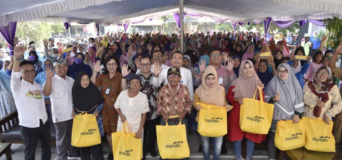 Kemendes PDTT gelar pasar murah dan Bagikan Sembako Kepada Masyarakat