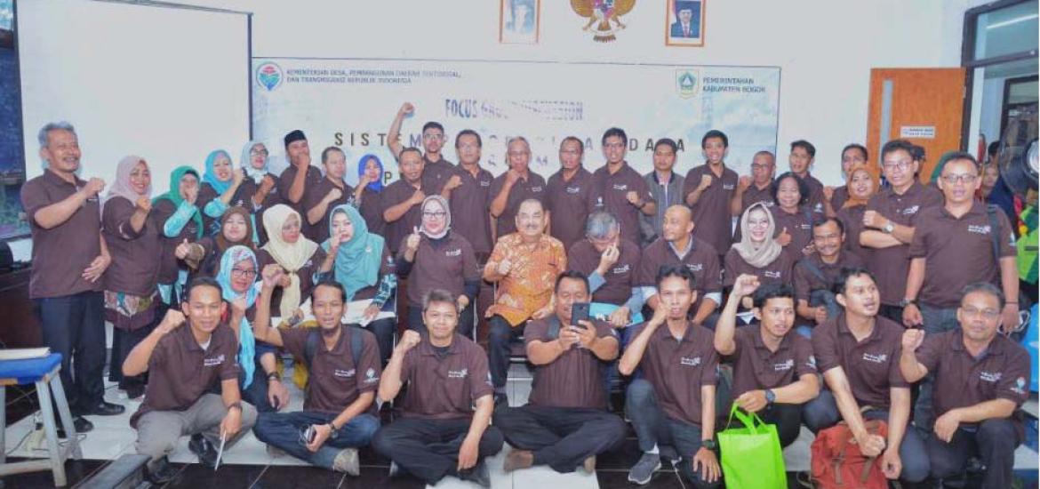 Focus Group Discussion Sistem Pengelolaan Data dalam Pembangunan Desa di Kantor Kecamatan Citeureup, Kabupaten Bogor, Jawa Barat