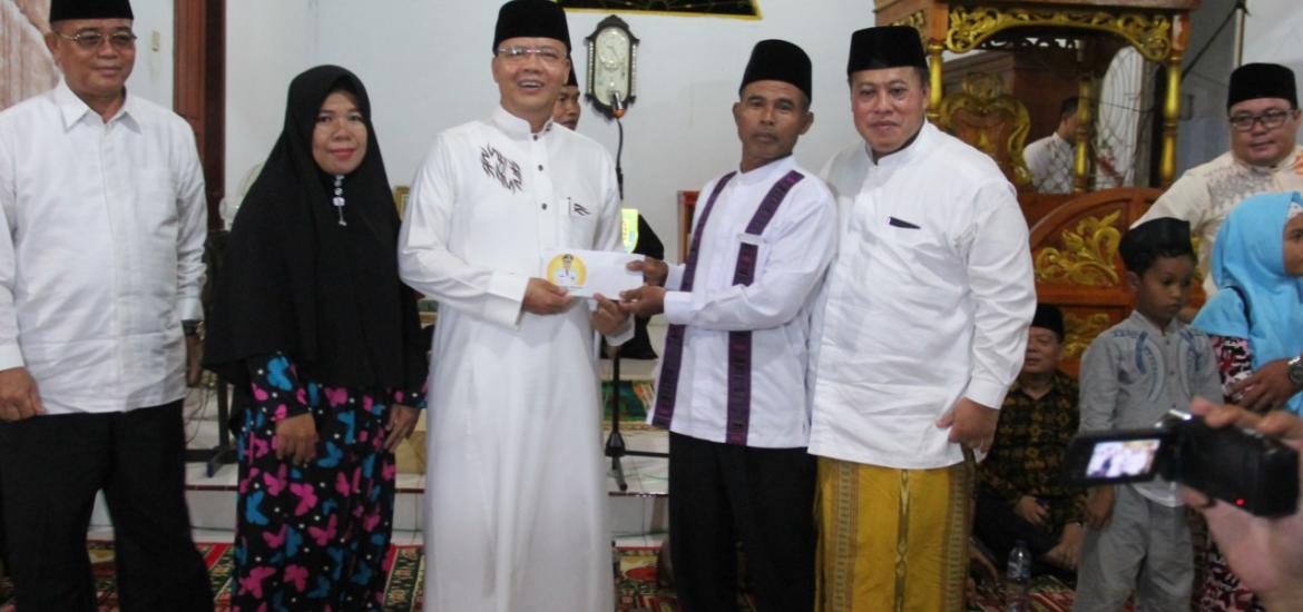 Gubernur Rohidin Mersyah  Safari Ramadhan di Mukomuko