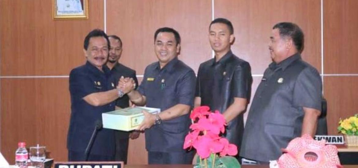 Paripurna Pandangan Fraksi Terhadap Raperda LKPJ 2018