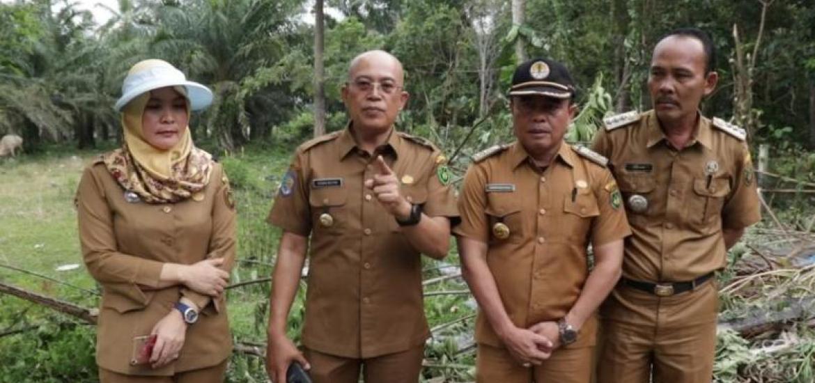 Bupati Bengkulu Selatan, Gusnan Mulyadi saat meninjau lokasi, Senin (8/7/2019)