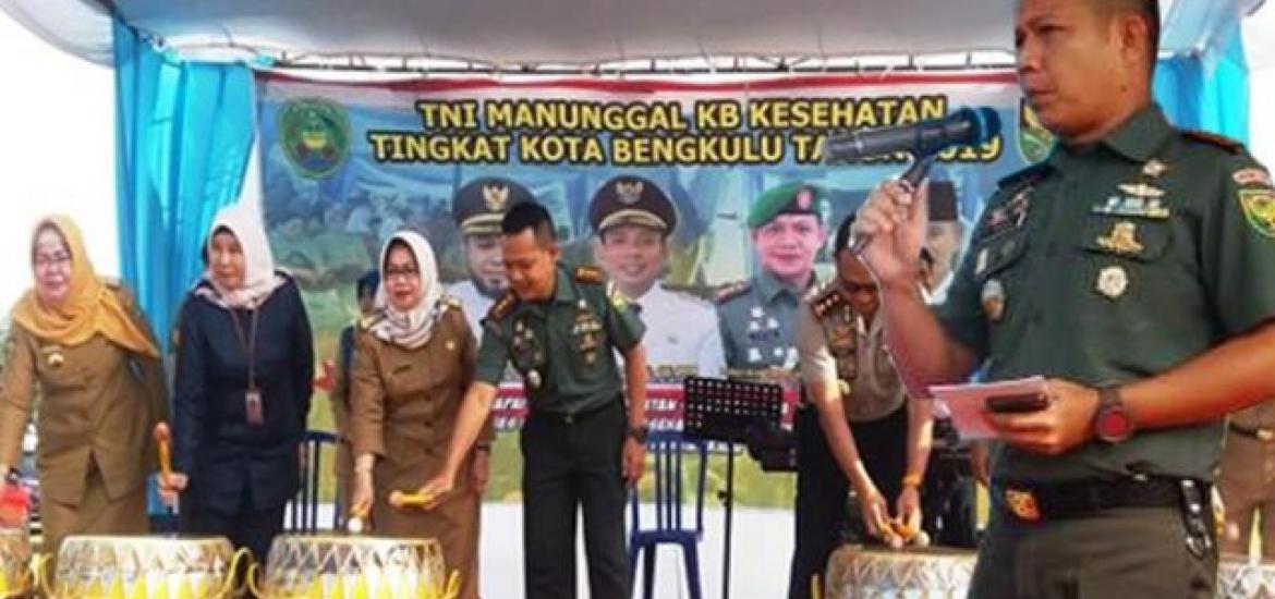 Kodim 0407 Bengkulu dan Dinas BKKBN Kota Bengkulu saat membukan Kegiatan KB Kes TA. 2019