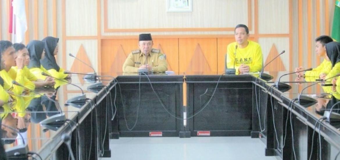SANS saat bertemu Sekda Provinsi Bengkulu Nopian Andusti untuk berpamitan sekaligus pelepasan studi tour ke Yogyakarta