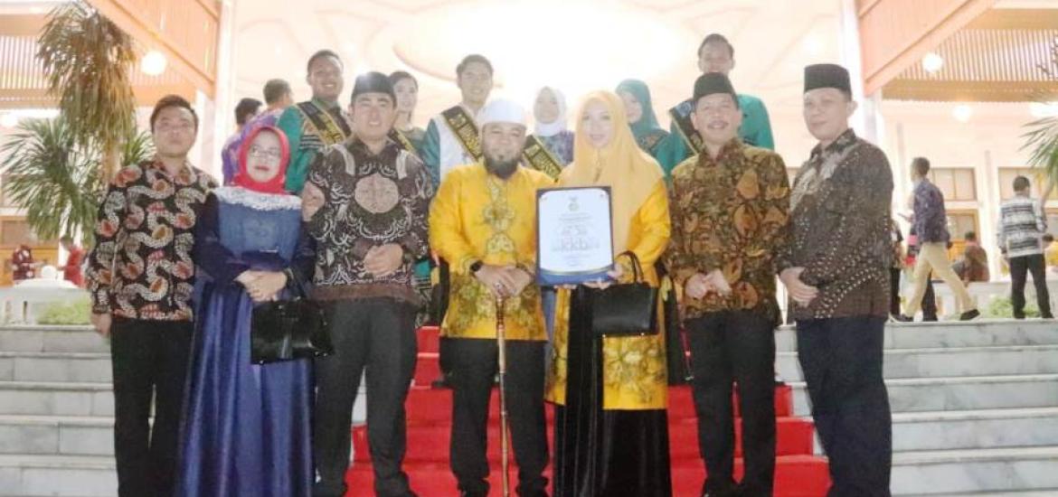 Walikota Bengkulu Helmi Hasan Bersama Istri, Gedung Mahligai Pancasila, Kota Banjarmasin, Provinsi Kalimantan Selatan.